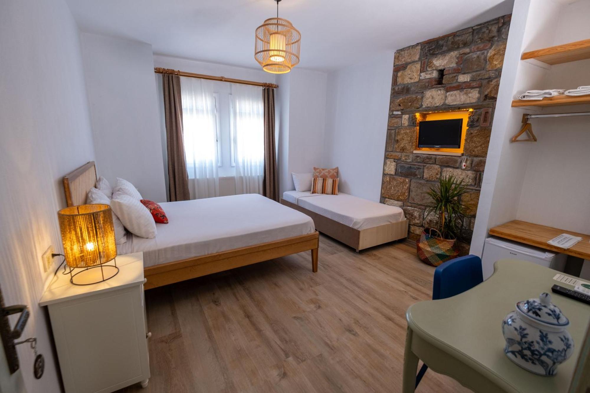 Posthane Hotel Bozcaada Exteriör bild